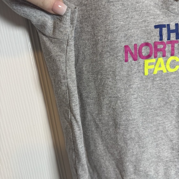 The North Face Tee Shirt Womens Large Spell Out Gray Short Sleeve Vee Neck A20 - Picture 3 of 5